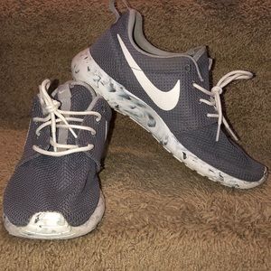 Women’s size 8 custom NikeID  Roshe One